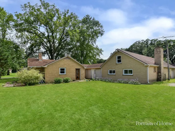 41W009 Public St, Pingree Grove, IL 60140