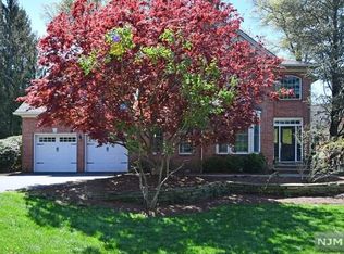 30 McGuire Ct, Ridgewood, NJ 07450