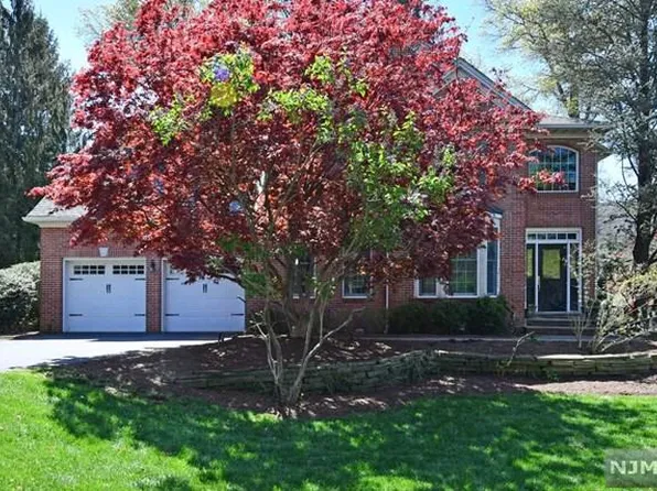 30 McGuire Ct, Ridgewood, NJ 07450