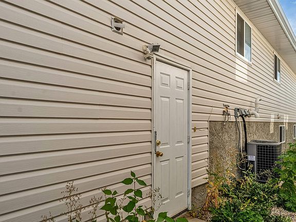 4th image of 3738 28a St NW