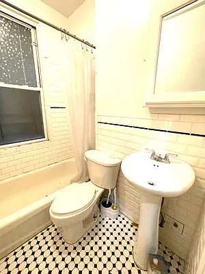 Rented by Pear NYC LLC | media 52