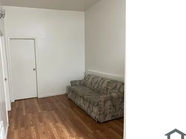 5822 Martin Luther King Jr Way #4, Oakland, CA 94609