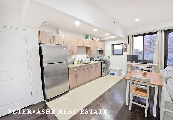 5th image of 203 E 121st St APT 903