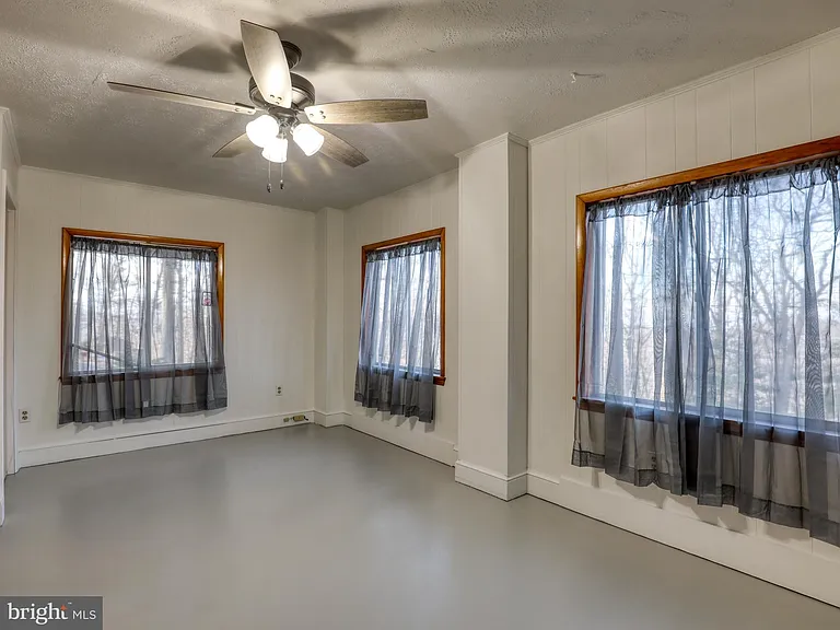 214 Bridle Path Rd — Photo 8
