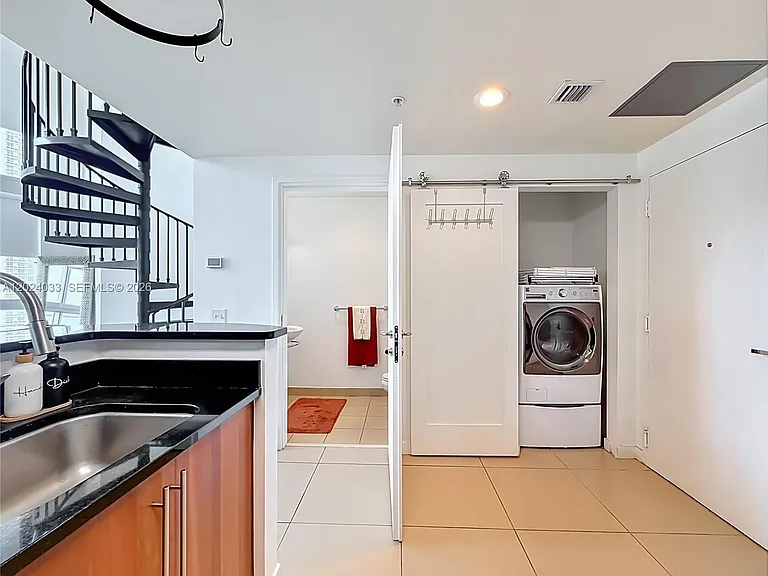 300 S Biscayne Blvd #L-1016 — Photo 5
