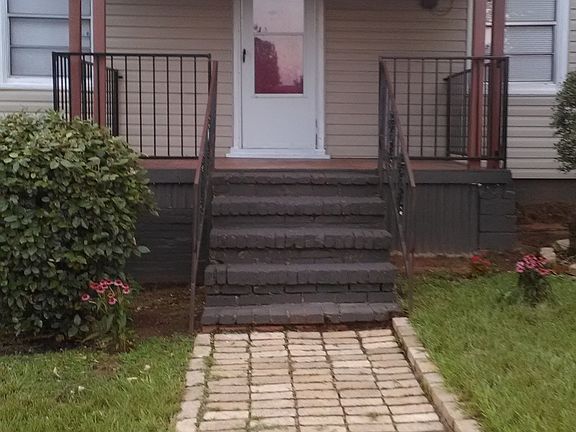 4th image of 2227 N Palace Ave