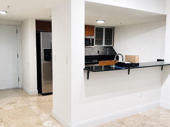 2nd image of 1800 N Bayshore Dr APT 1502