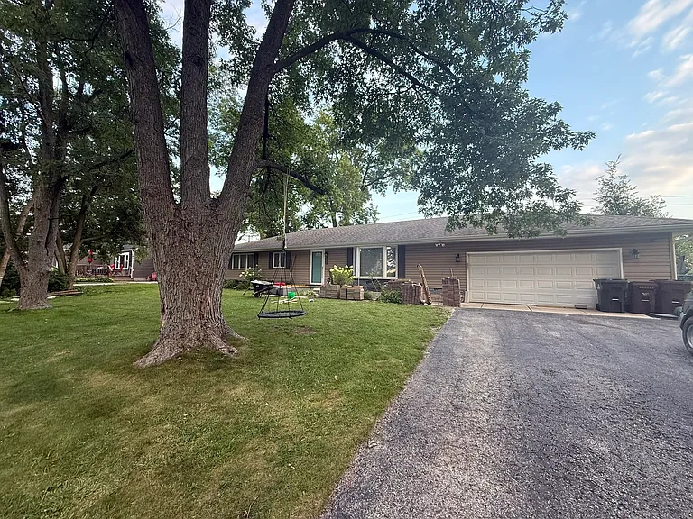 122 Gall Ln — Photo 1