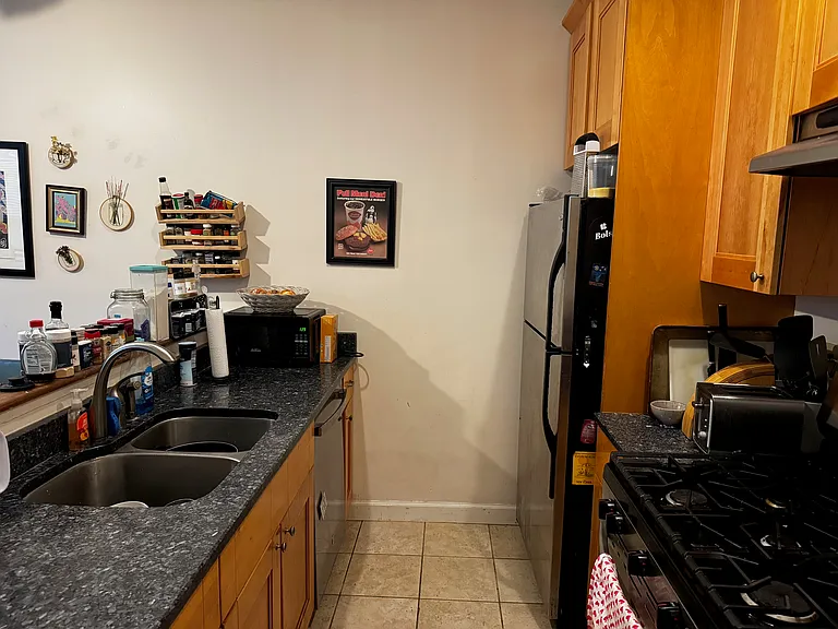 Kitchen. Granite. Dishwasher. SS appliances. DR area is to left over knee wall.