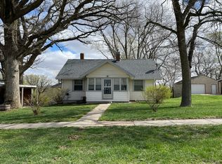 908 Oakland Ave, Oakland, IA 51560