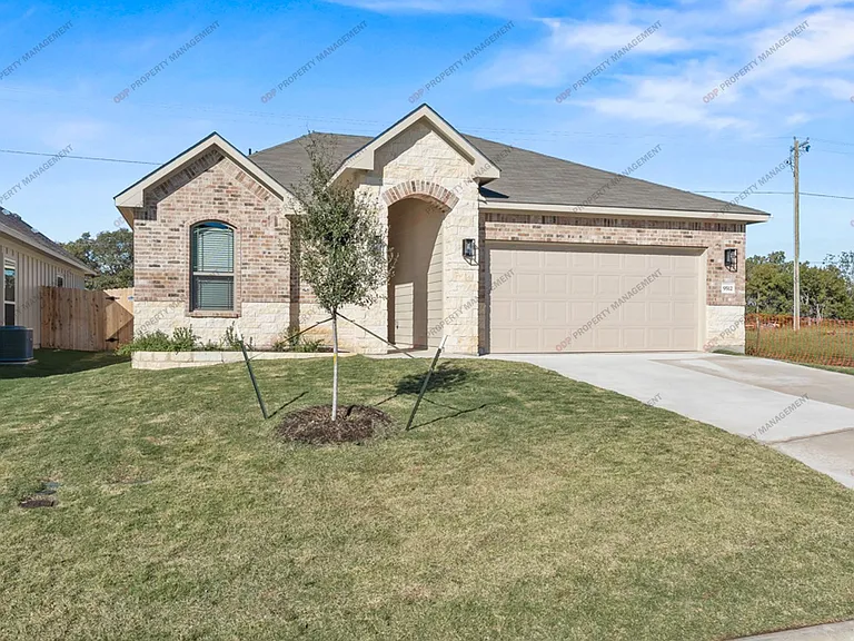 9512 Swenson Ln — Photo 1