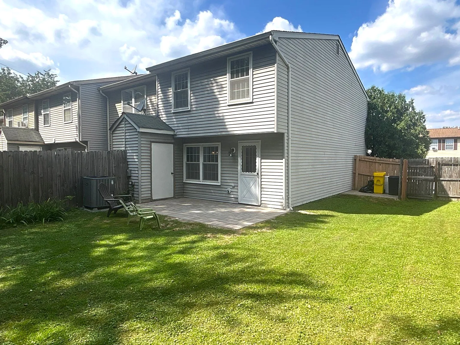 End Unit Townhome in Glen Burnie! — Photo 2