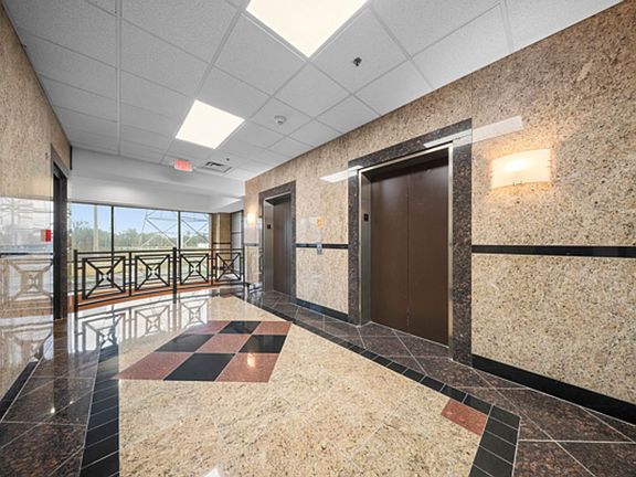 4th image of 1031 Zorn Ave #108
