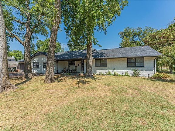 3rd image of 3129 Oakbrook Dr