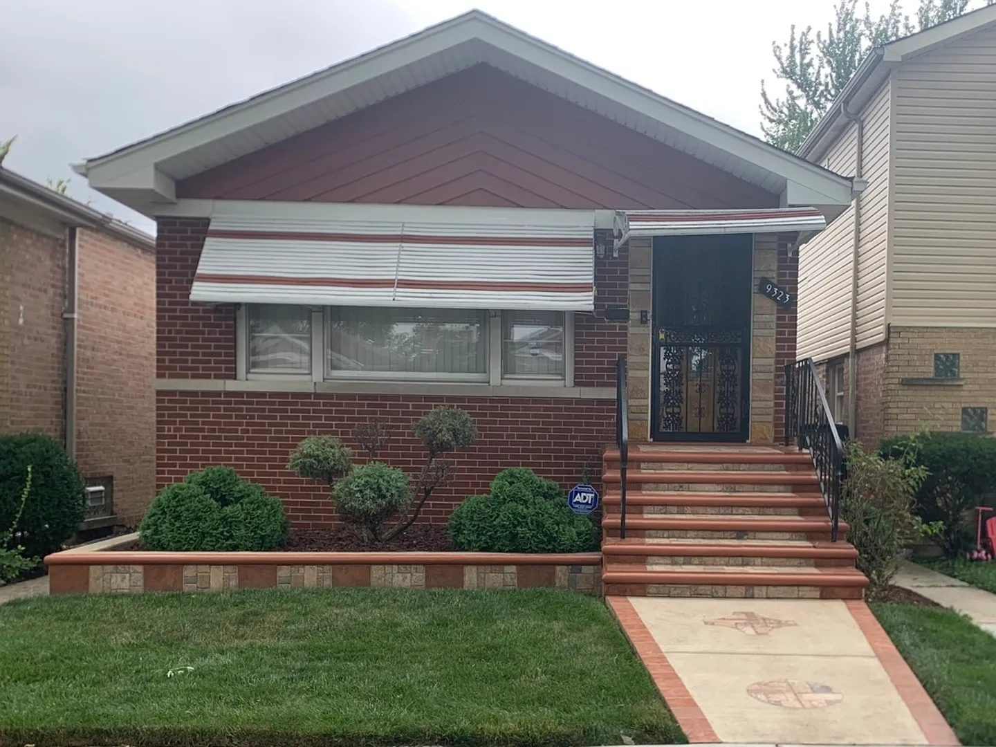 9323 S Normal Ave photo 1