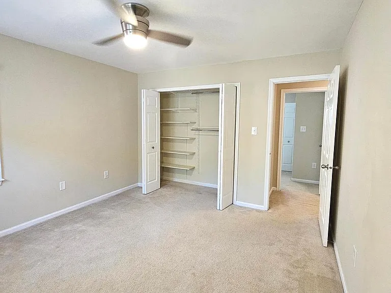 6413 Four Oaks Ln — Photo 31