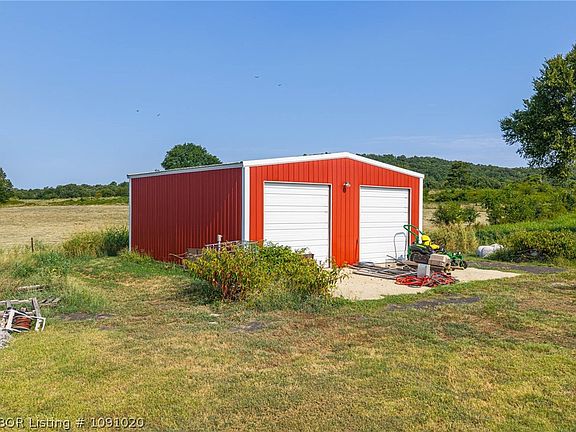 3rd image of 18713 N Highway 41