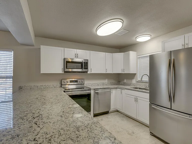 157 Harbor Dr — Photo 11