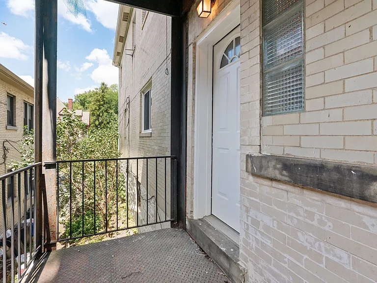 Charming & Fully Updated 2 Bed/1 Bath Home In Heart Of Beechview — Photo 13