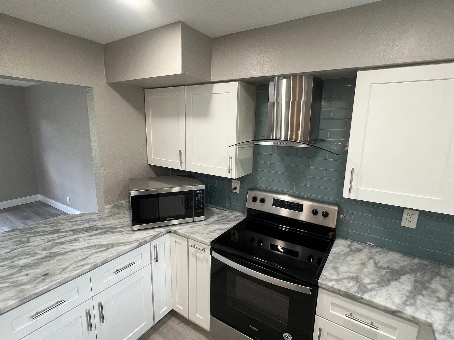3 bed, 1065 sqft, $2,900 — Photo 3