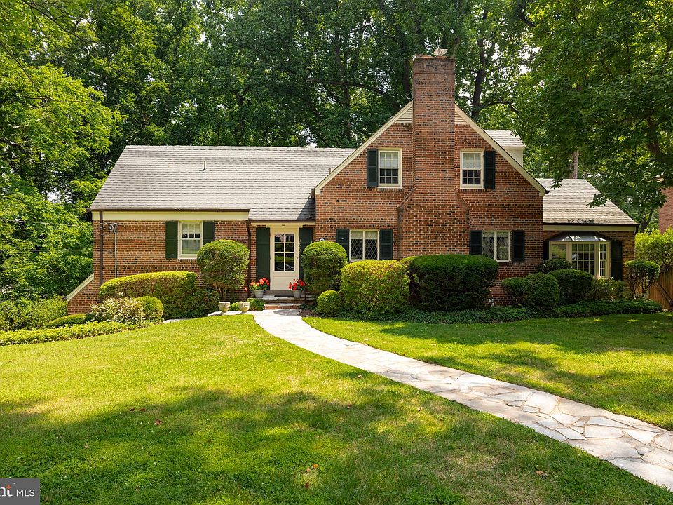 1st image of 9627 W Bexhill Dr