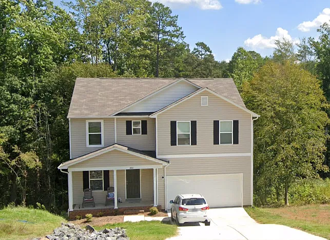 4 bed, 2.5 bath, 2000 sqft, $1,950 — Photo 1