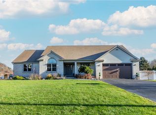 40 Soares Dr, Portsmouth, RI 02871