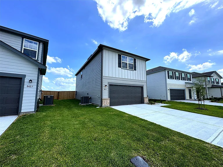 8431 Vacek Crossing Way — Photo 4