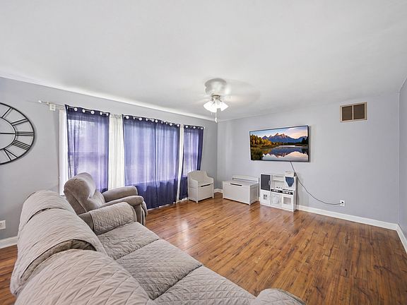 4th image of 1203 10th Ave