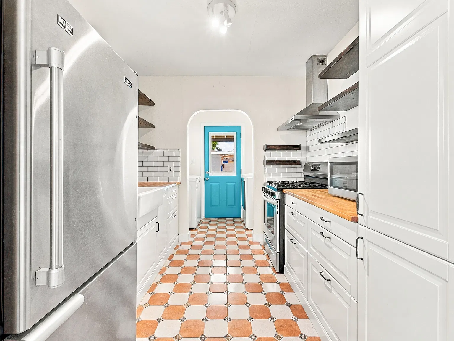 2 bed, 1078 sqft, $1,900 — Photo 2
