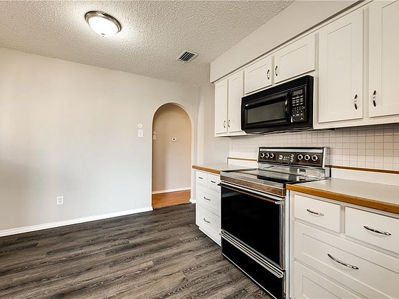 4th image of 1029 Delores Dr