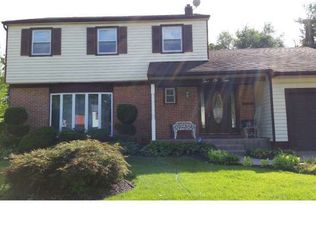 204 Cardinal Rd, Edgewater Park, NJ 08010