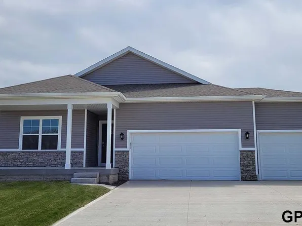 16338 Willit St, Bennington, NE 68007