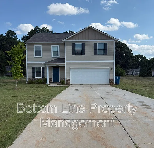 1035 Pepper Ln — Photo 1