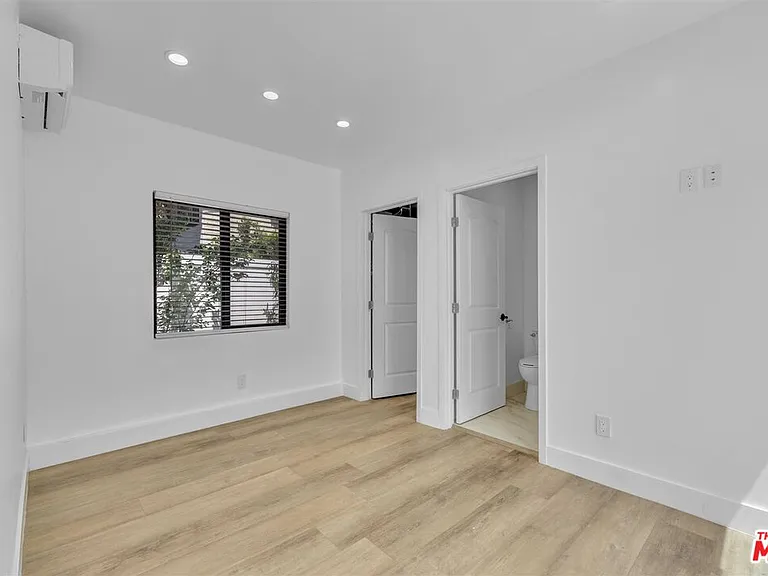 14121 Califa St — Photo 21