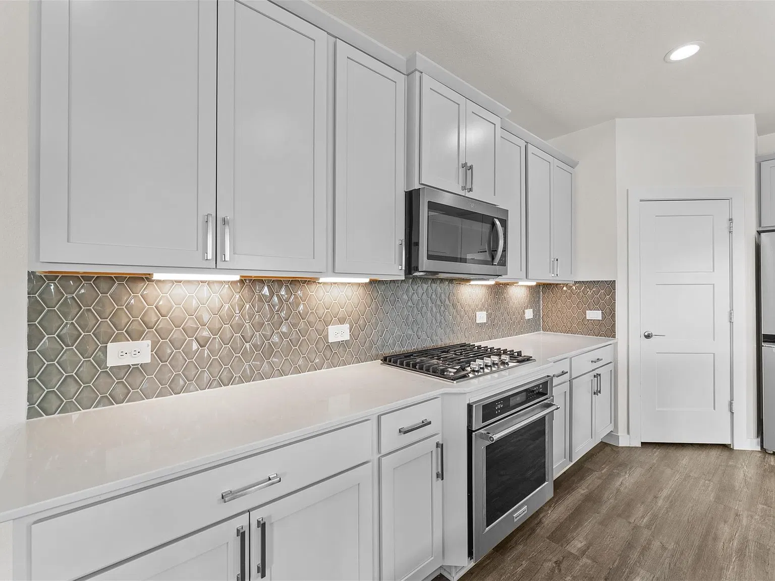 4 bed, 3.5 bath, 3480 sqft, $4,200 — Photo 3