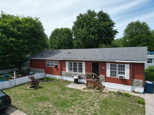 1281 E Pontaluna Rd, Spring Lake, MI 49456