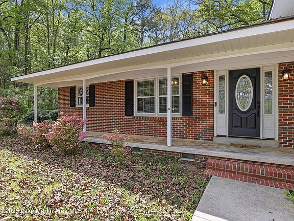 5th image of 605 Noble Rd