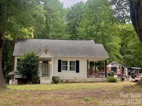 8628 Island Point Rd, Sherrills Ford, NC 28673