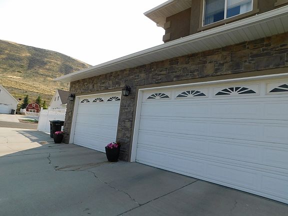 Oversized 3 car garage