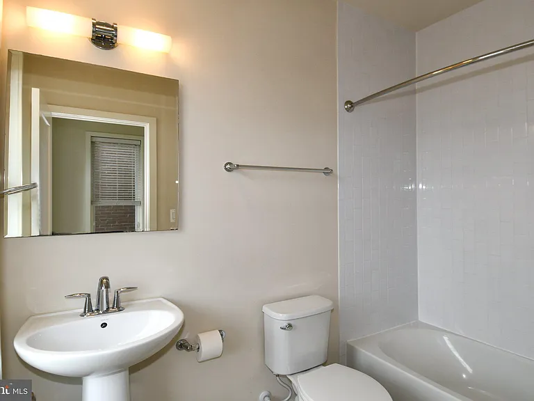 16301 Columbus Ave — Photo 28