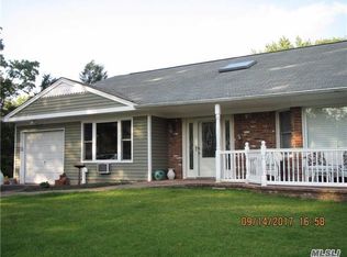 3 Dorchester Ct, Smithtown, NY 11787