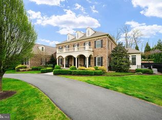 2747 Stream Vista Ct, Oakton, VA 22124