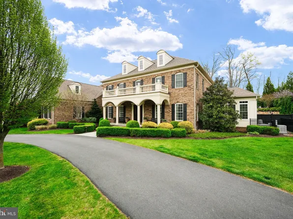 2747 Stream Vista Ct, Oakton, VA 22124