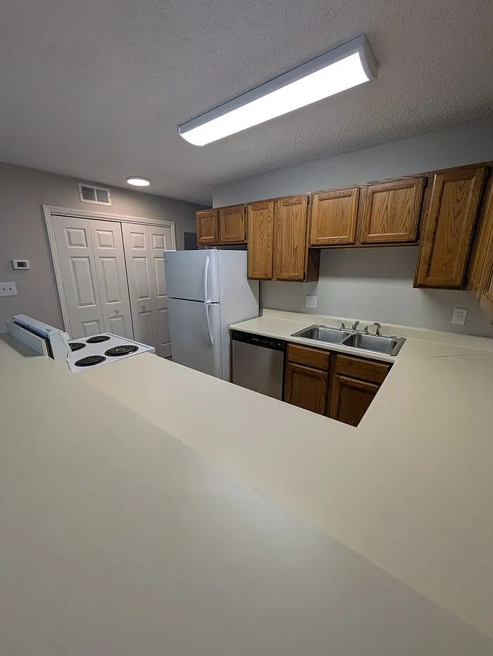 1 bed, 1.0 bath, 850 sqft, $925 — Photo 3