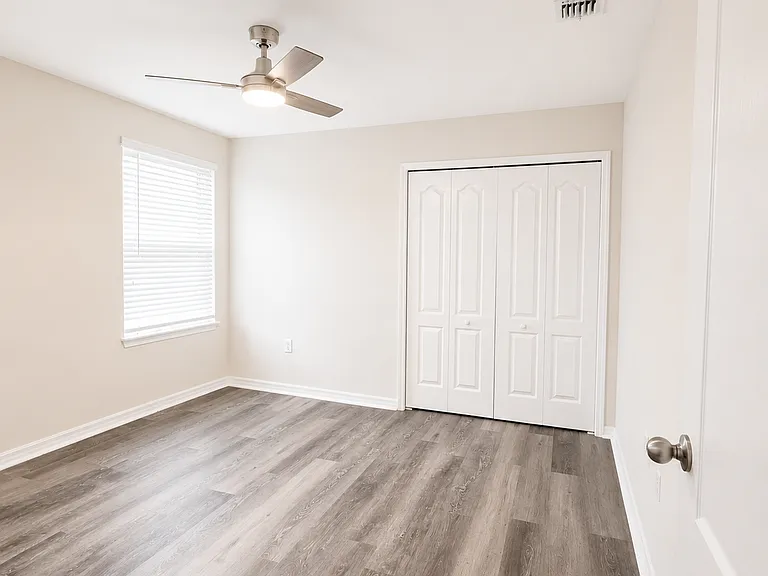 233 Primrose Dr — Photo 10
