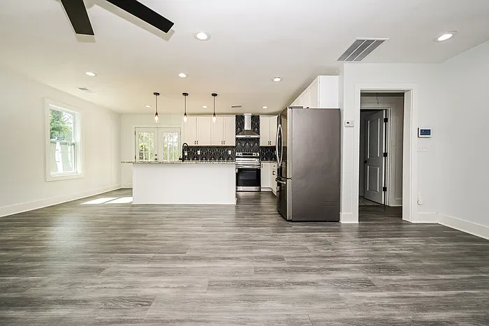 3 bed, 2.0 bath, 1542 sqft, $2,395 — Photo 4