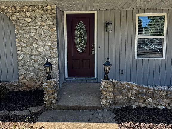 4th image of 3815 S Queens Ct