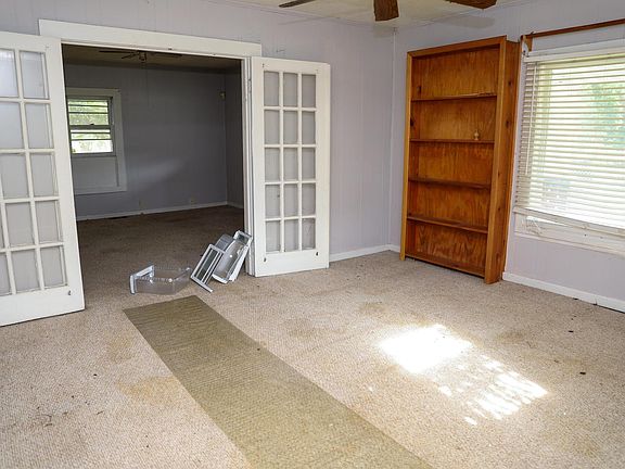 5th image of 128 Bird St