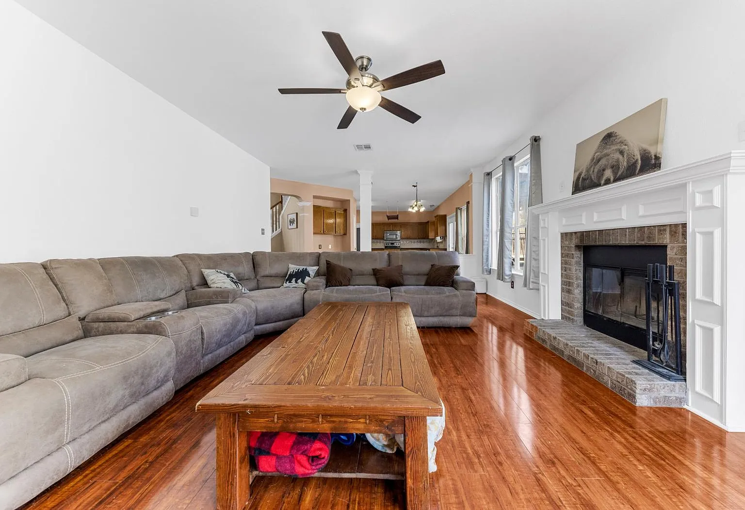 4 bed, 2.5 bath, 3067 sqft, $2,450 — Photo 4
